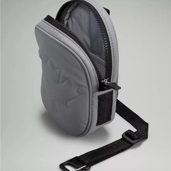 🆕🇨🇦 Lululemon Team Canada Olympic Future Legacy Crossbody Bag Rhino Grey - Picture 1 of 7